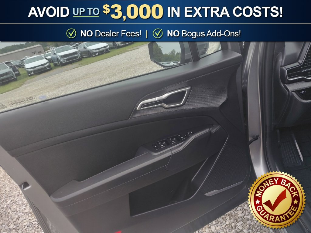 Used 2023 Kia Sportage LX AWD/4WD image 16