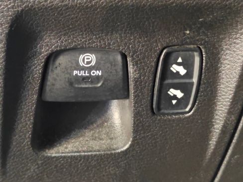 Used 2020 RAM 1500 Big Horn AWD/4WD image 12