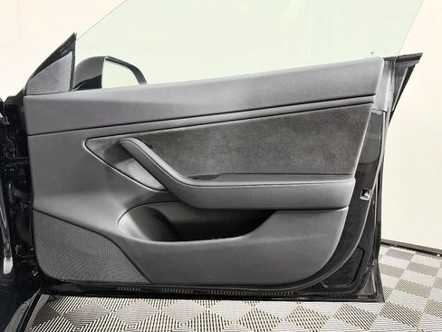 Used 2018 Tesla Model 3 Long Range RWD image 40