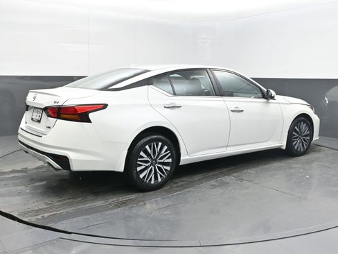 Used 2023 Nissan Altima 2.5 SV w/ SV Premium Package image 7