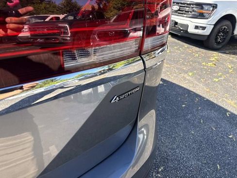 Used 2025 Volkswagen Atlas SE image 7