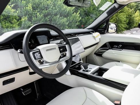 New 2026 Land Rover Range Rover Long Wheelbase SE AWD/4WD image 3