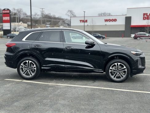 Certified 2025 Audi Q5 2.0T Premium Plus w/ Premium Plus image 8