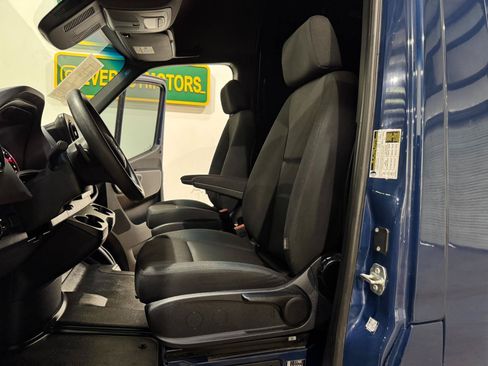 Used 2024 Mercedes-Benz Sprinter 2500 image 12