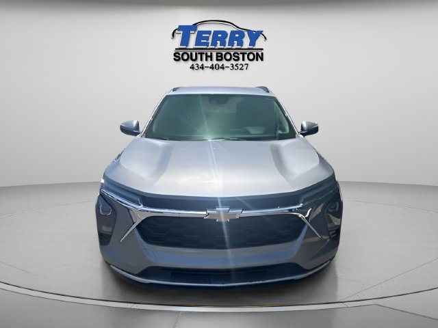 Used 2025 Chevrolet Trax LT FWD image 2