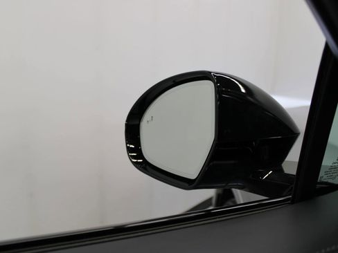 Used 2024 Lincoln Nautilus Reserve image 11