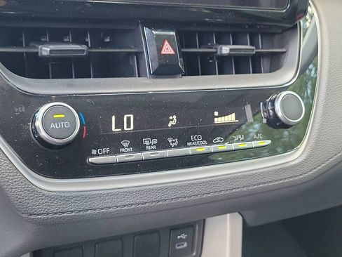Used 2024 Toyota Corolla Cross LE FWD image 31