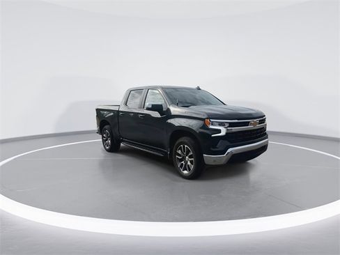 Used 2025 Chevrolet Silverado 1500 LT image 2