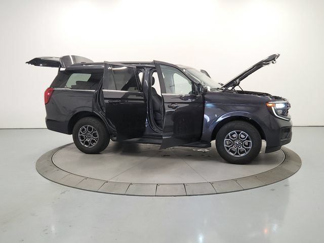 Used 2025 Ford Expedition Active RWD image 17