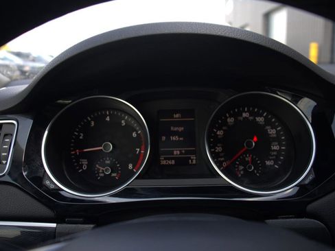 Used 2017 Volkswagen Jetta SEL image 35