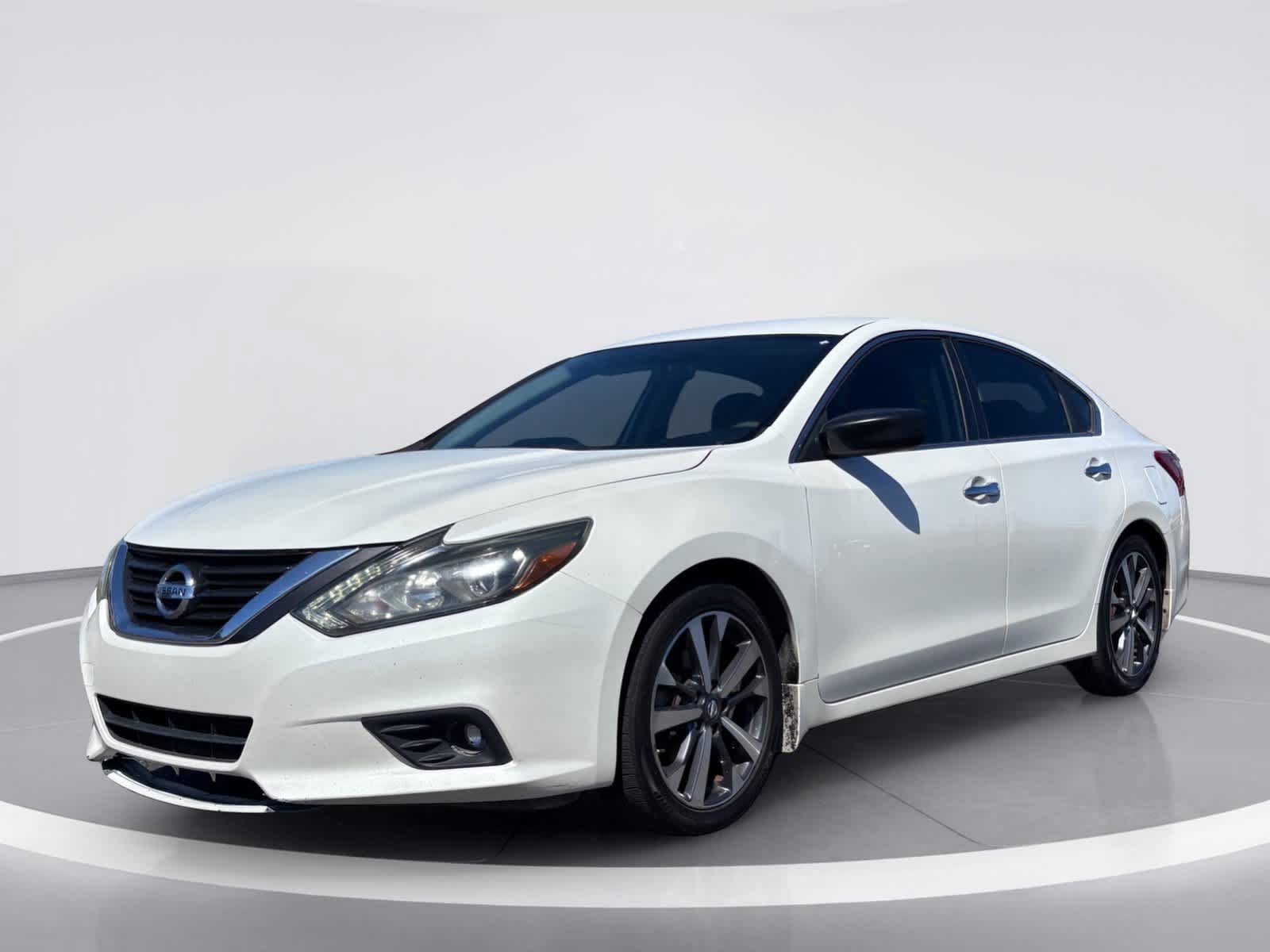 Used 2016 Nissan Altima 2.5 SR w/ LED Appearance Package FWD image 2