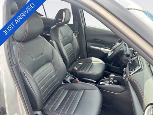 Used 2019 Nissan Kicks SR w/ SR Premium Package FWD image 24