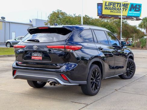 Used 2023 Toyota Highlander XSE FWD image 3