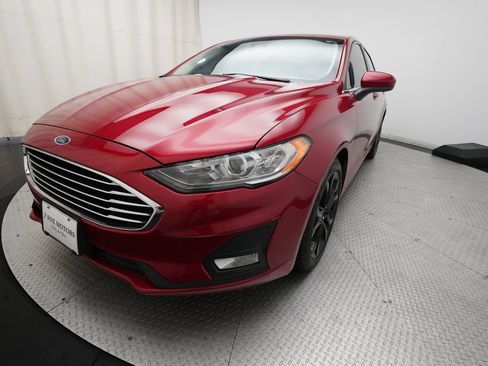 Used 2020 Ford Fusion SE w/ Equipment Group 151A FWD image 12