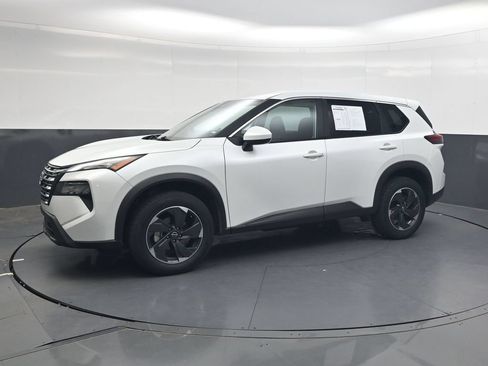 Used 2025 Nissan Rogue SV FWD image 11