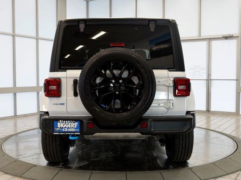 Used 2022 Jeep Wrangler Unlimited Sahara w/ Cold Weather Group image 7