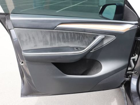 Used 2024 Tesla Model Y 2WD image 10