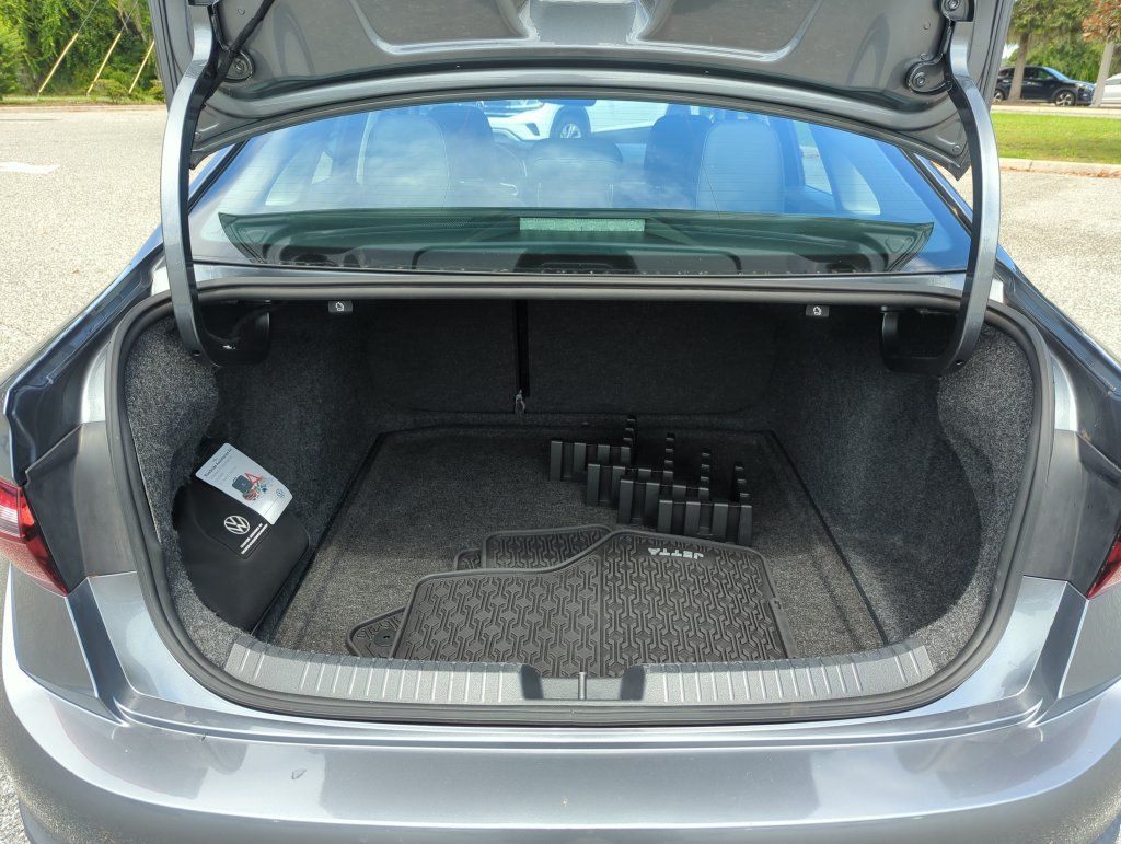 Used 2022 Volkswagen Jetta SE FWD image 19