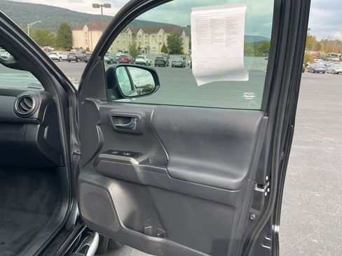 Used 2023 Toyota Tacoma TRD Sport image 21