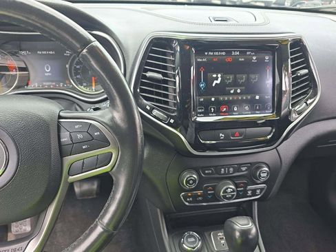 Used 2019 Jeep Cherokee Limited AWD/4WD image 10