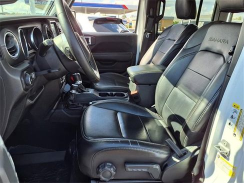 Used 2019 Jeep Wrangler Unlimited Sahara image 4