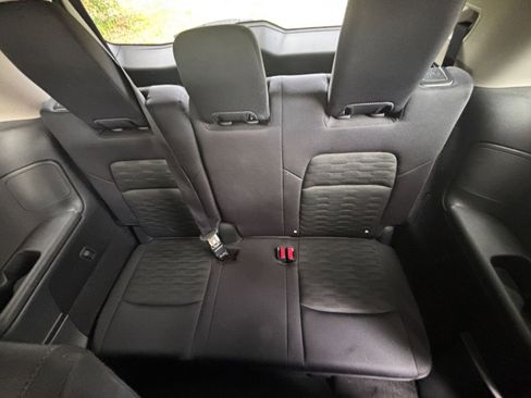 Used 2025 Nissan Pathfinder SV FWD image 31