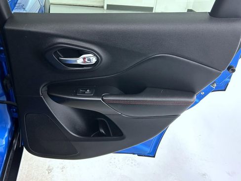 Used 2021 Jeep Cherokee Trailhawk image 17