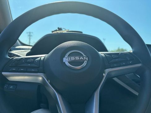 Used 2025 Nissan Altima 2.5 SV FWD image 21