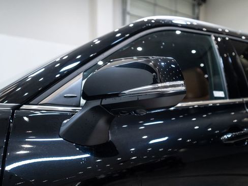 Used 2023 Toyota Highlander Platinum image 12