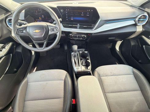 Used 2025 Chevrolet Trax LT image 29