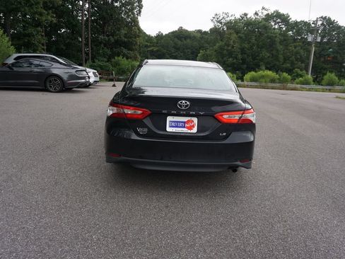 Used 2018 Toyota Camry LE FWD image 17