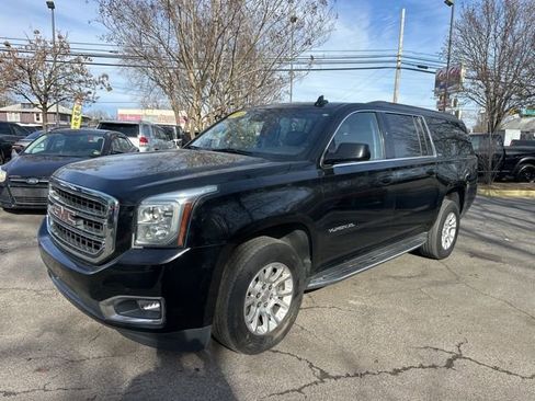 Used 2019 GMC Yukon XL SLT image 3