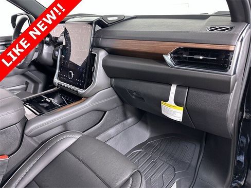 Used 2025 GMC Yukon Denali w/ Denali Reserve Package image 30