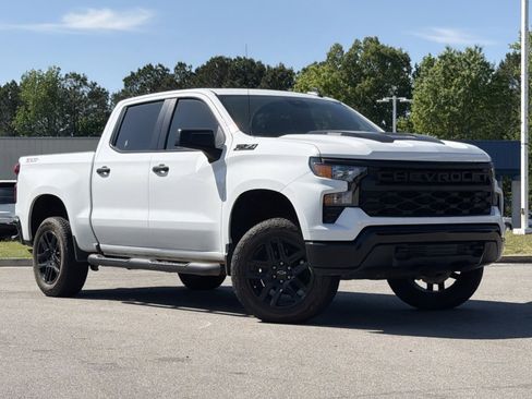 Used 2024 Chevrolet Silverado 1500 Custom Trail Boss w/ Turbomax Blackout Package AWD/4WD image 2