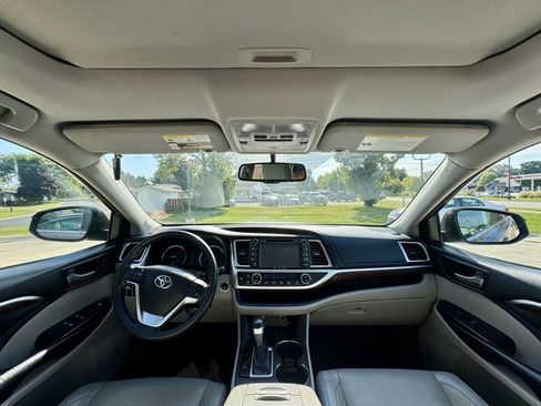 Used 2016 Toyota Highlander Limited image 18