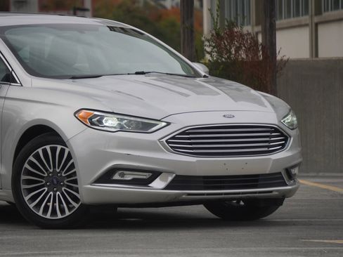 Used 2017 Ford Fusion SE image 10