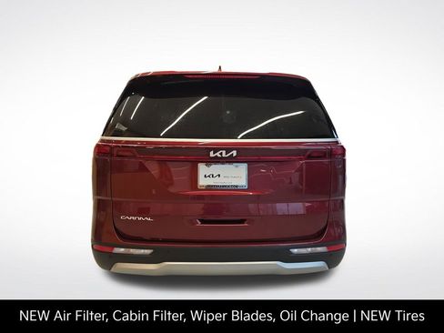 Used 2024 Kia Carnival EX FWD image 5