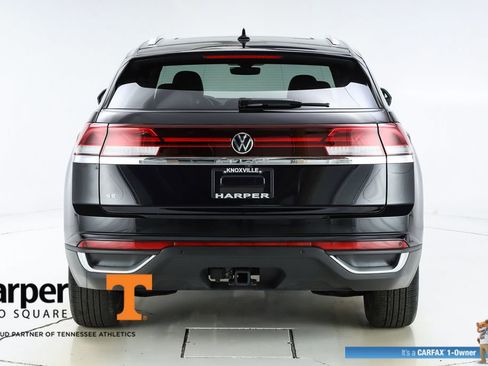 Used 2025 Volkswagen Atlas Cross Sport SE w/ Panoramic Sunroof Package image 8