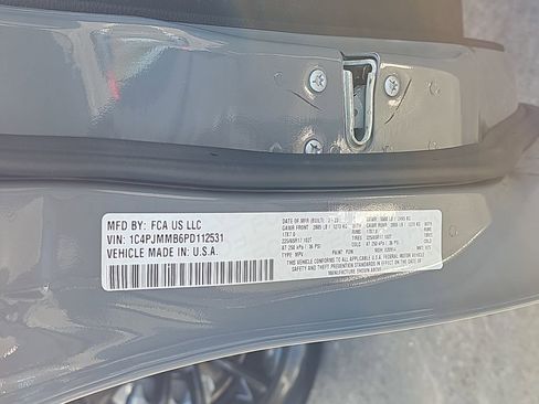 Used 2023 Jeep Cherokee Altitude Lux image 38