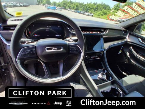 Certified 2025 Jeep Grand Cherokee L Laredo w/ Luxury Tech Group I AWD/4WD image 11