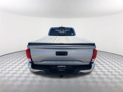 Used 2016 Toyota Tacoma SR5 w/ SR5 Appearance Package (SN) image 6