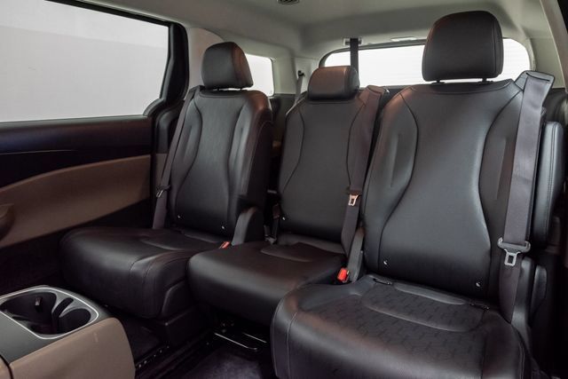 Certified 2025 Kia Carnival FWD image 21