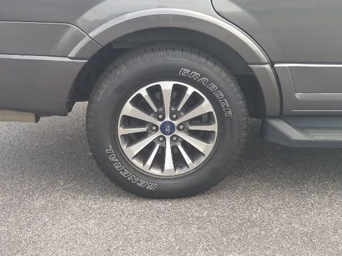 Used 2016 Ford Expedition XLT AWD/4WD image 31