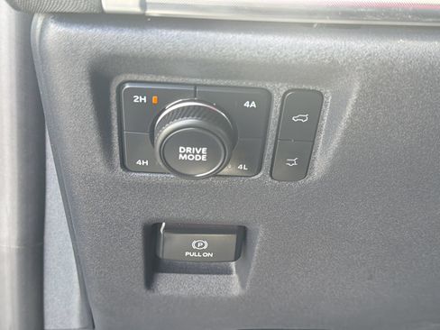 Certified 2025 Ford Expedition Platinum AWD/4WD image 16
