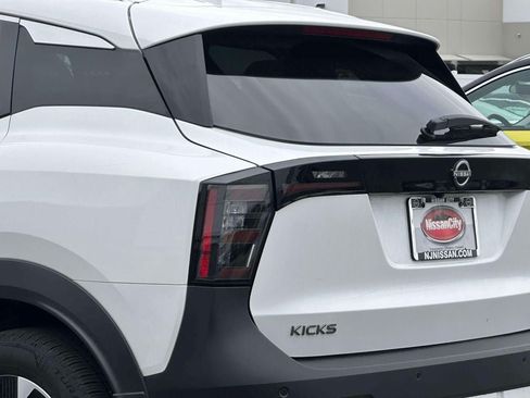 Used 2025 Nissan Kicks SV w/ SV Premium Package AWD/4WD image 9
