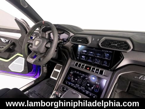 Used 2024 Lamborghini Urus Performante AWD/4WD image 34