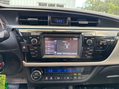 Used 2014 Toyota Corolla LE image 15