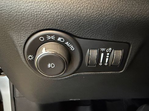 Used 2025 Jeep Compass Latitude AWD/4WD image 26