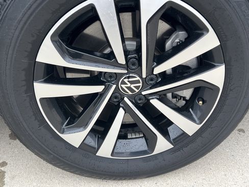 Used 2023 Volkswagen Tiguan S image 12