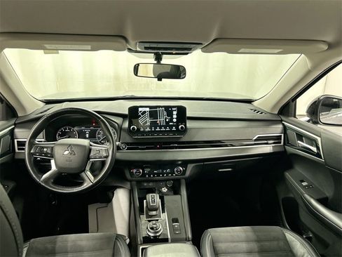 Used 2022 Mitsubishi Outlander SE image 19